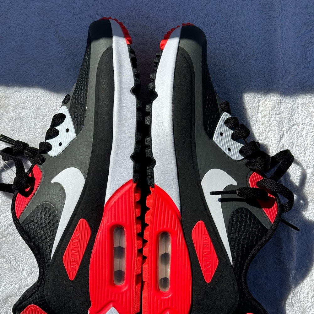 Nike Air Max Black and Red Shoes - Picture 5 of 9